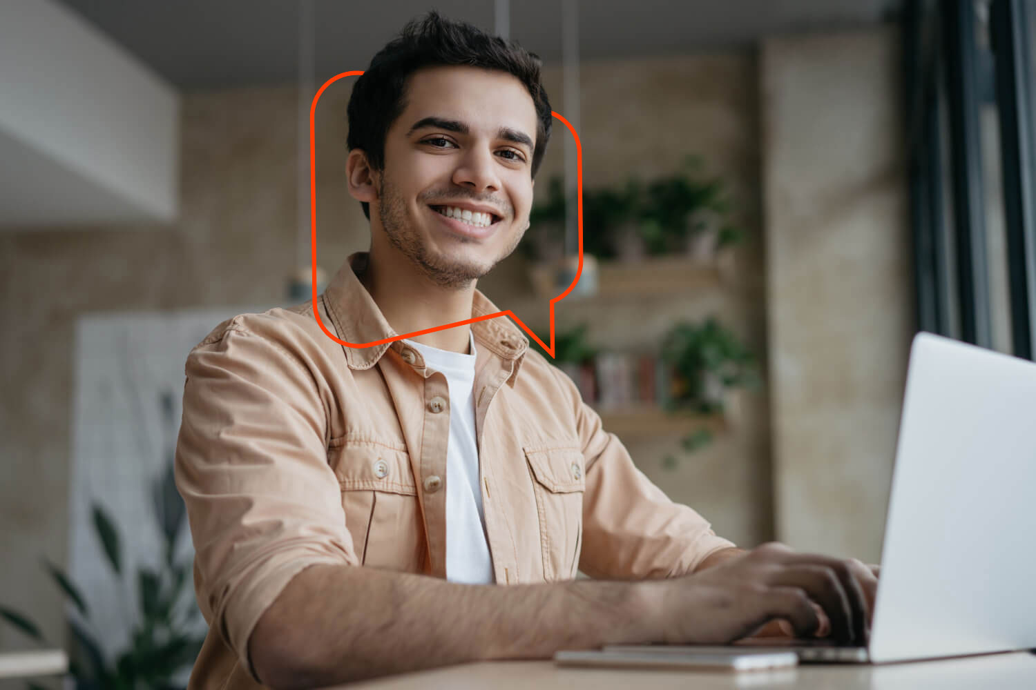 gestor trabalhando com automação de marketing