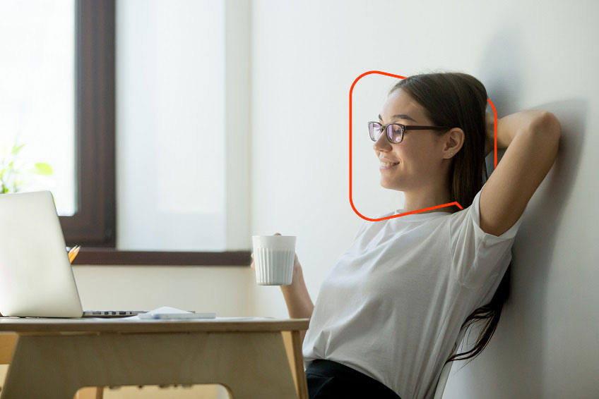 SDR assistindo um conteúdo sobre vendas e home office