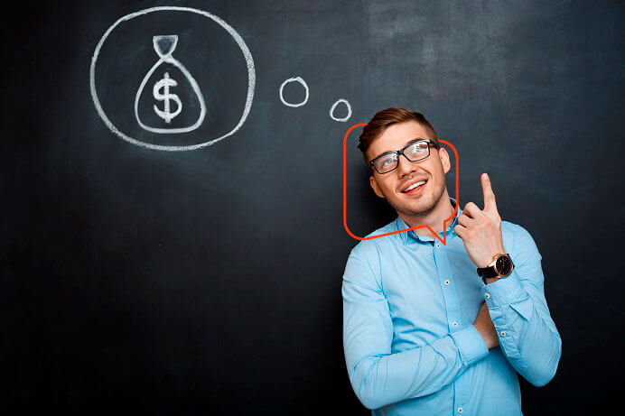 gestor de vendas pensando em como aumentar o faturamento da empresa