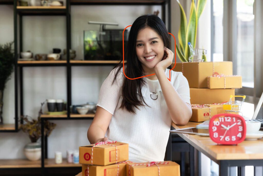 empreendedora se organizando para vender pela internet