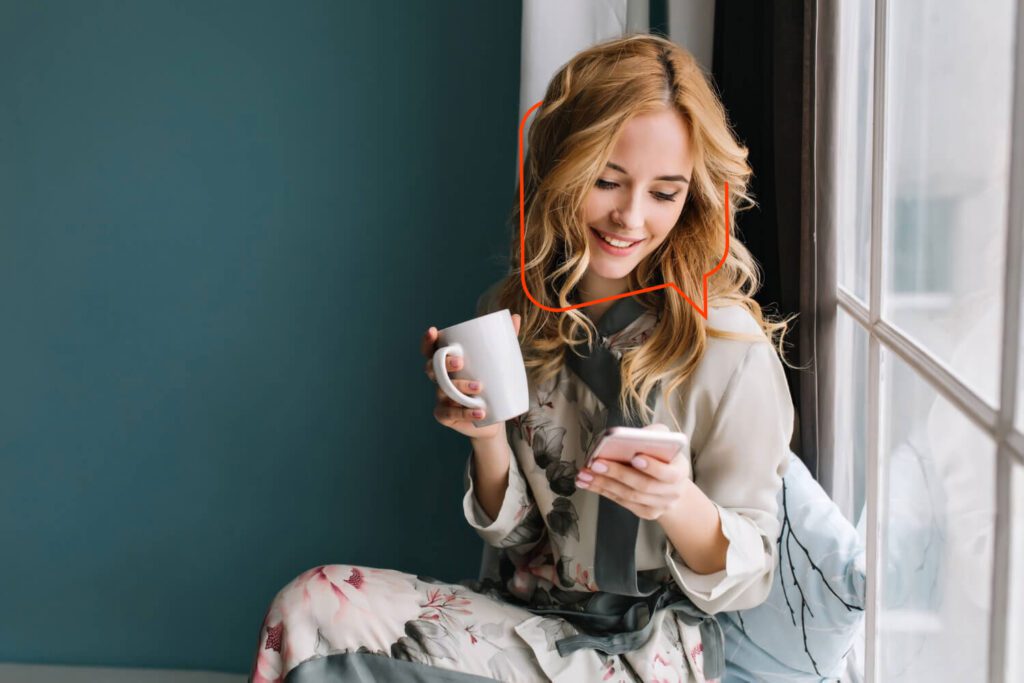 gestora pesquisando sobre o referral marketing do airbnb